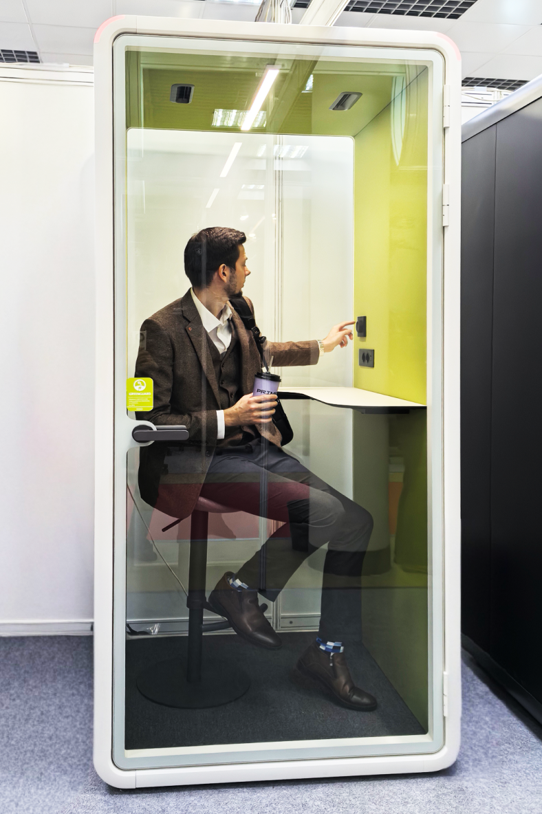 Aktueller Firmenfall über Single people soundproof pod : introduction to Model S